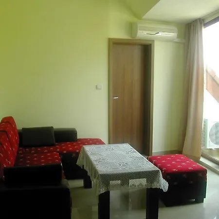 Lägenhetshotell Persey Holiday Slăntjev Brjag